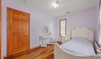 65 Netherwood Dr, Albertson, NY 11507