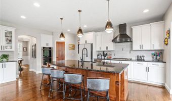 405 Riverside Cir, Anoka, MN 55303