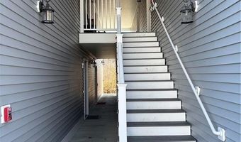 9 Gray Coach Ln 913, Cranston, RI 02921