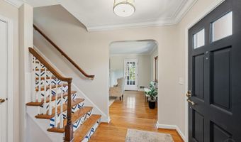 3119 N Farmcrest Dr, Amberley, OH 45213