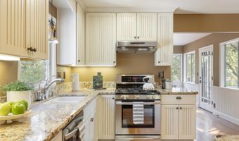 525 Keyes Ave, Angwin, CA 94508