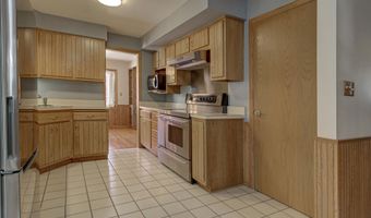 2207 S GLADYS Ave, Appleton, WI 54915