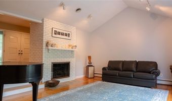 65 Huguenot Dr, East Greenwich, RI 02818