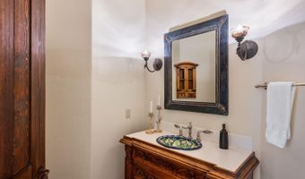 1105 White Oak Dr, Santa Rosa, CA 95409