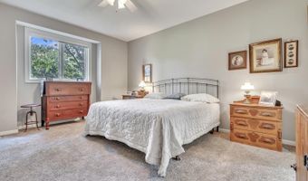 211 Emerald Meadows Dr, Arnolds Park, IA 51331