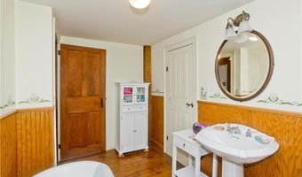 175 Huntinghouse Rd, Glocester, RI 02857