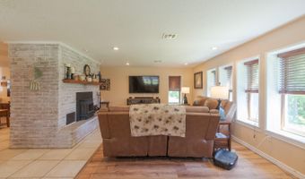 8319 SE Prairie Rd, Baxter Springs, KS 66713