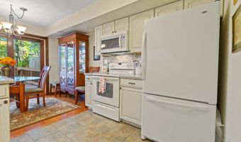 38 Woodside Dr, Albany, NY 12208