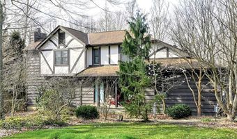 17528 Indian Hills Dr, Chagrin Falls, OH 44023