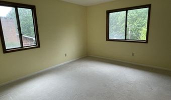 21 Windsor Ln, Cos Cob, CT 06807