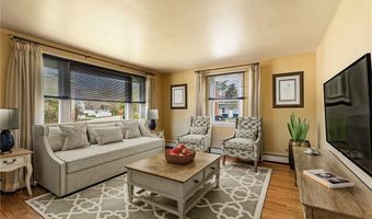 19 Hillside Ave, Newport, RI 02840