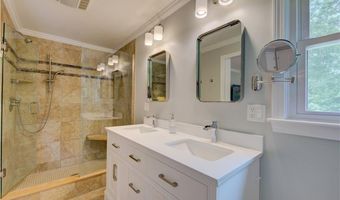 22 Pine Top Rd, Barrington, RI 02806