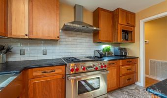 39 N Pershing Rd, Asheville, NC 28805