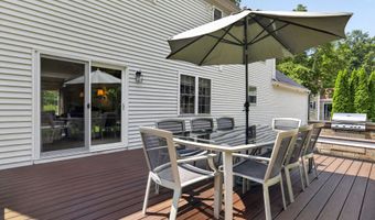 2 Oleander Dr, Clinton, CT 06413