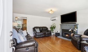 72 Fairweather Ave, Cranston, RI 02910