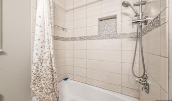 6 Gainesborough 1B, River Edge, NJ 07661