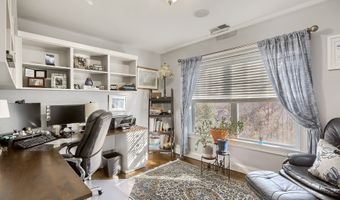28 Crestview Ln 28, Danbury, CT 06810