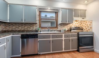 2725 S JACKSON St, Appleton, WI 54915