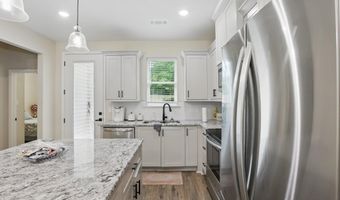 712 W Ashley St, Benton, AR 72015