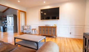 586 Gaslight Dr, Algonquin, IL 60102