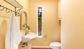 335 Pine Breeze Dr, Angwin, CA 94508