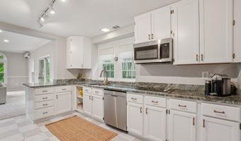 1805 ARMY NAVY Dr, Arlington, VA 22202
