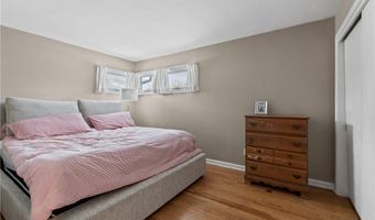 2426 Banbury Rd, Akron, OH 44333