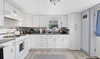 112 Center Ave, Middletown, RI 02842