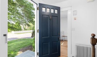 36 Kay Blvd, Newport, RI 02840