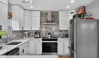 21005 Lawrence 2074, Ash Grove, MO 65604
