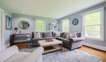 215 Adirondack Dr, East Greenwich, RI 02818
