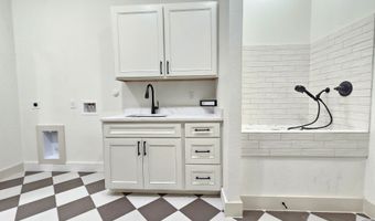 105 PIONEER Trl, Adkins, TX 78101