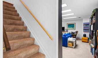 2202 Pine Grove Ct, Ann Arbor, MI 48103