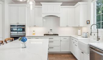 239 A Foreside Rd, Falmouth, ME 04105