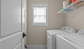 5 Lowndes St, Newport, RI 02840