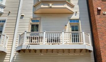 1818 POTOMAC GREENS Dr, Alexandria, VA 22314