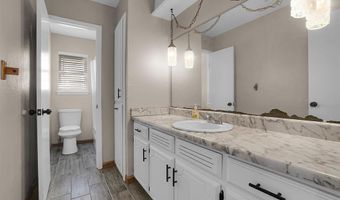 2108 Galaxy Dr, Altus, OK 73521