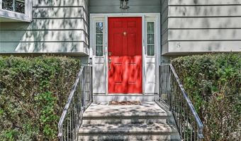 5 Tiffany Dr, Cumberland, RI 02864