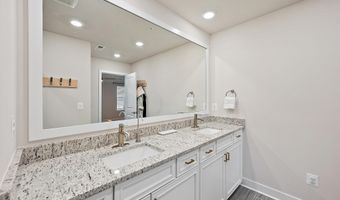 12428 SEA OAKS Ln 4, Berlin, MD 21811