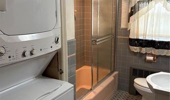 25 Pensaukee Ave, North Providence, RI 02911