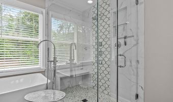 11806 E Arbor Dr, Anchorage, KY 40223