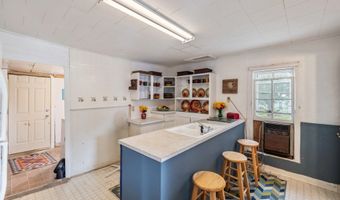 311 E 4th St, Riverside, IA 52327