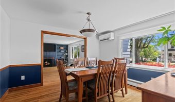 61 Richmond St, Bristol, RI 02809