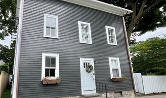 51 Poplar St 1R, Newport, RI 02840