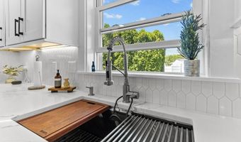 56 Pasture Farm Dr, Middletown, RI 02842
