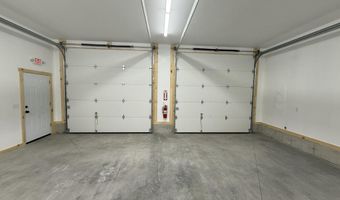 9 Hutchins St, Auburn, ME 04210