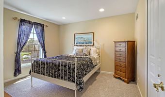 10 Hithergreen Ct, Algonquin, IL 60102