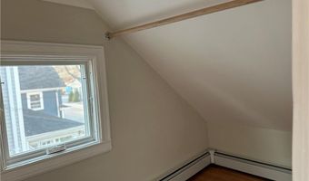 100 Maple Ave, Barrington, RI 02806