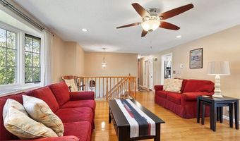 8 Brookdale Cir, Billerica, MA 01821