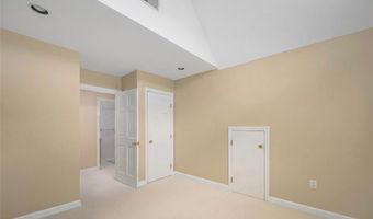 40 Alpine Estates Dr, Cranston, RI 02921